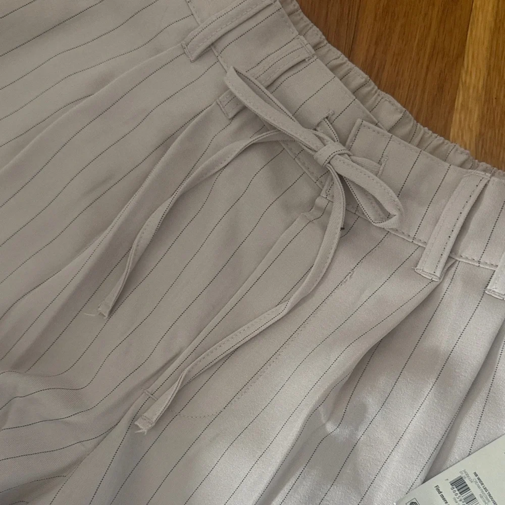 White Pinstripe Wide-Leg Pants - Picture 3 of 7